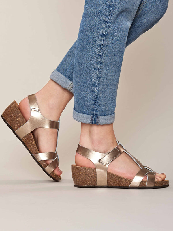 Metallic T-bar wedge sandals - ILHA GILT