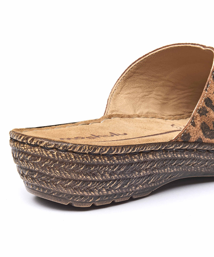 SEVILLE CLASSIC 2 LEOPARD PRINT