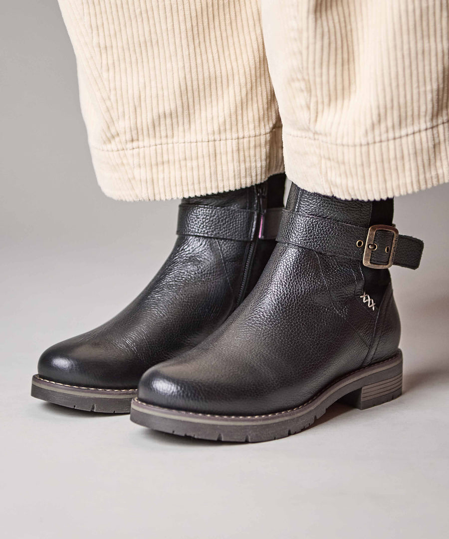 RIA BLACK LEATHER