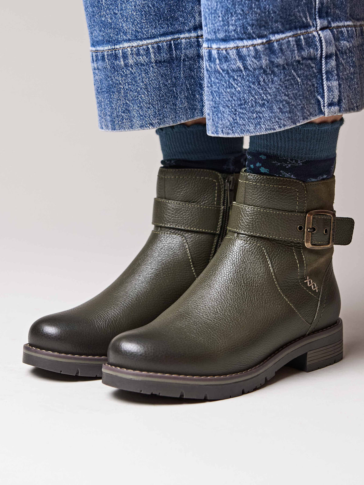 Green chelsea boot with dual-fit - RIA OLIVE GREEN LEATHER