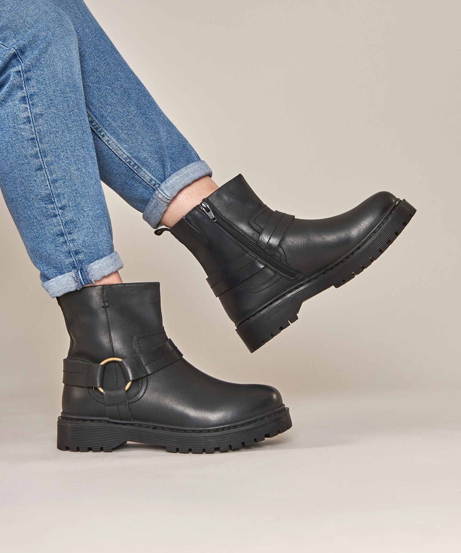 CAPE BLACK WAXY