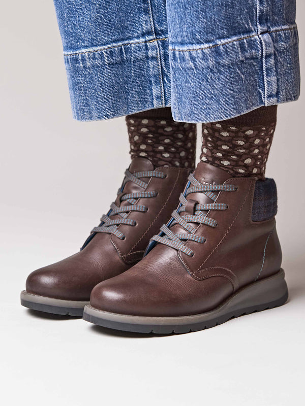 Brown lace up dual-fit ankle boot - LYDD CHOCOLATE WAXY