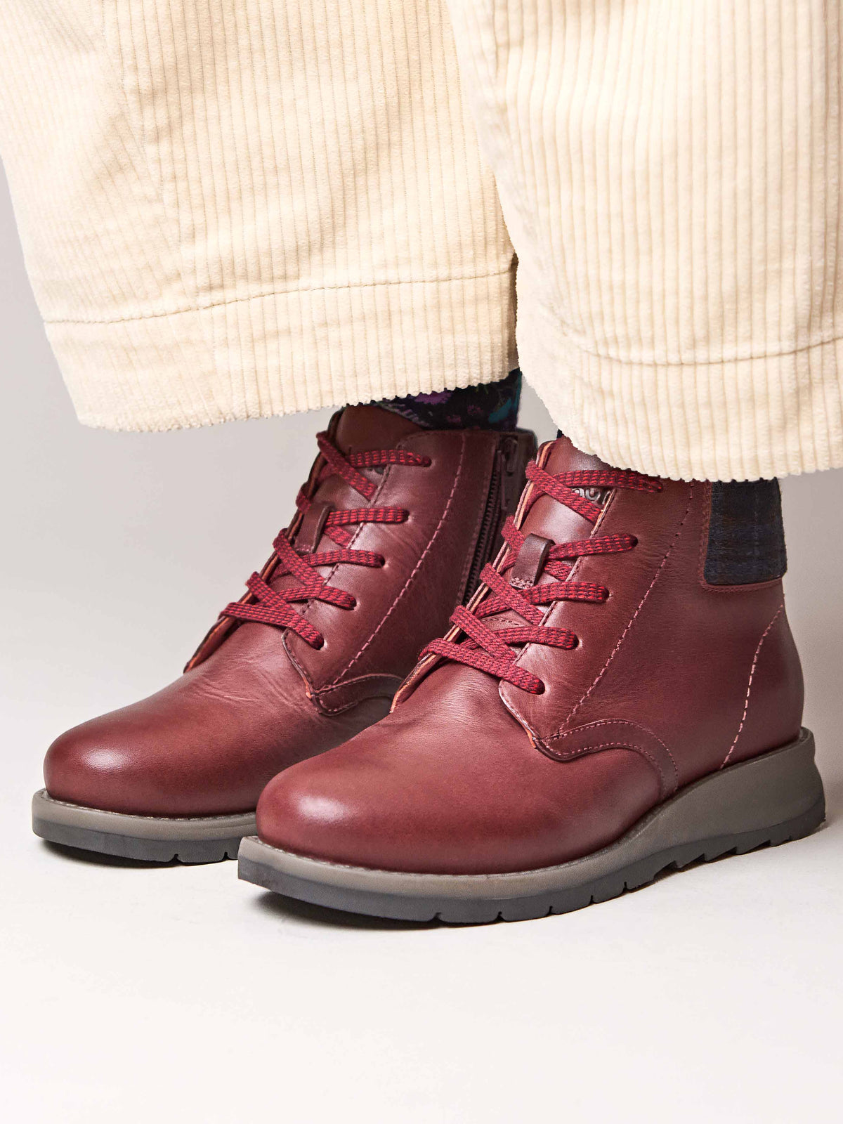 Red lace up dual-fit ankle boot - LYDD ZINFANDEL RED WAXY LEATHER