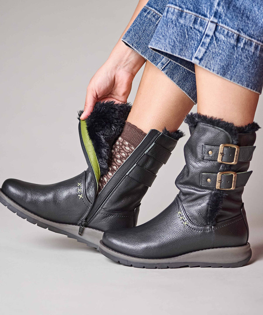CORSAC BLACK LEATHER