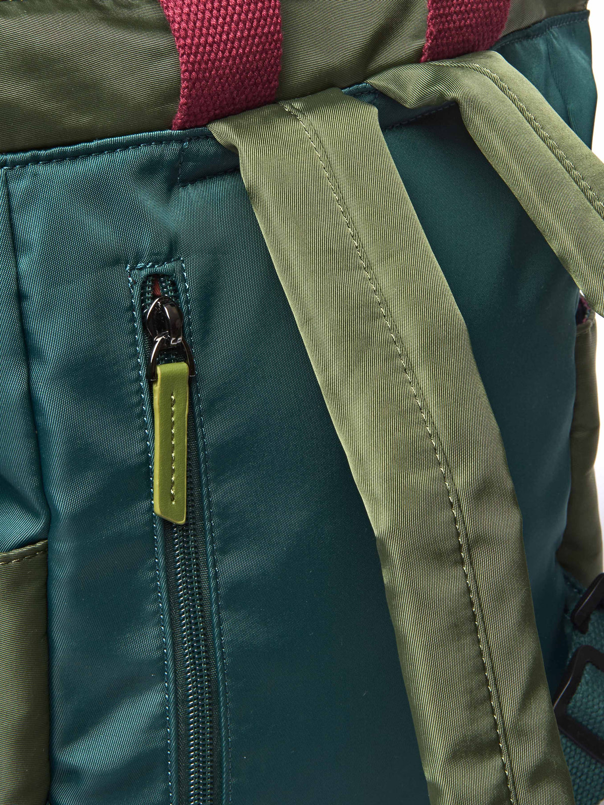Green Multicompartment, everyday rucksack. - LAPAICH PINE GREEN/OLIVE