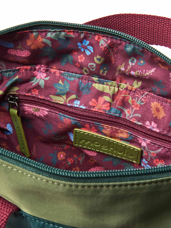 Green Multicompartment, everyday rucksack. - LAPAICH PINE GREEN/OLIVE