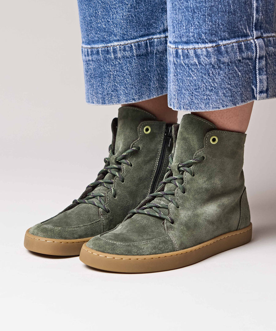 COOMB OLIVE GREEN SUEDE