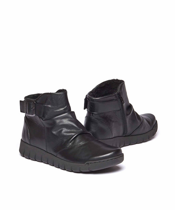 VAGAR BLACK