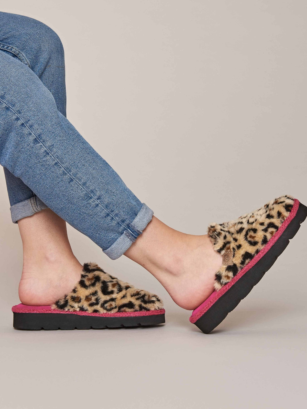 SNOW LEOPARD FUCHSIA