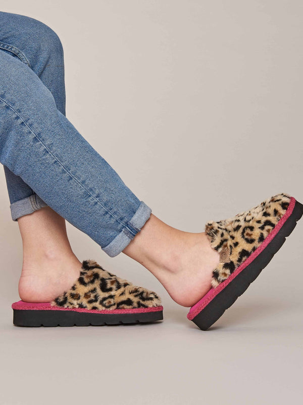 SNOW LEOPARD FUCHSIA