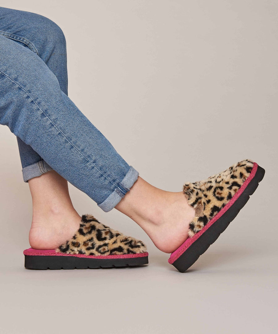SNOW LEOPARD FUCHSIA