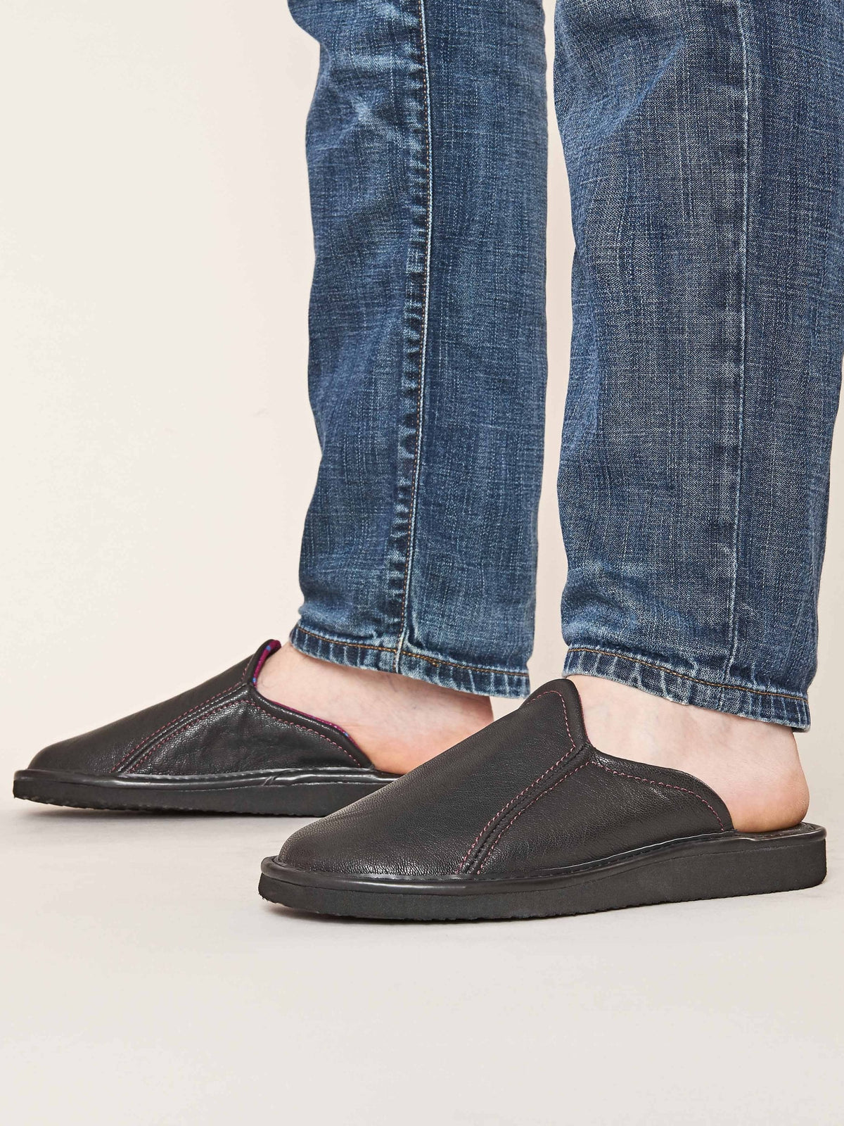 Man Slippers Model DOUGLAS 4 BLACK | Black men's leather mule slippers | Moshulu – moshulu