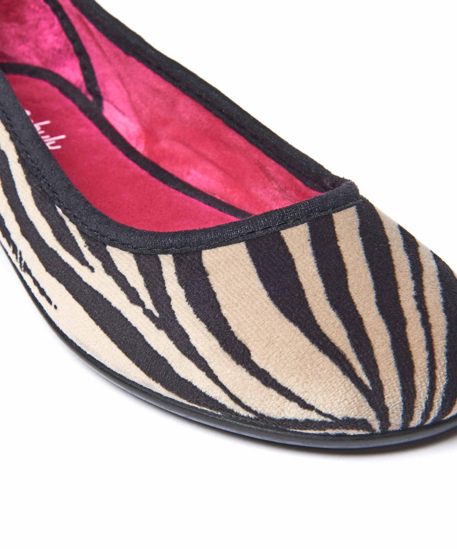 LEONA ZEBRA