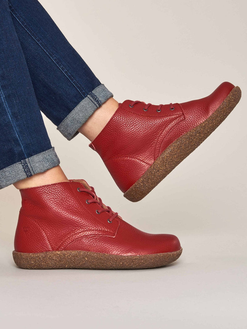 Red cushioned lace-up leather chukka boots - PINEDA RED