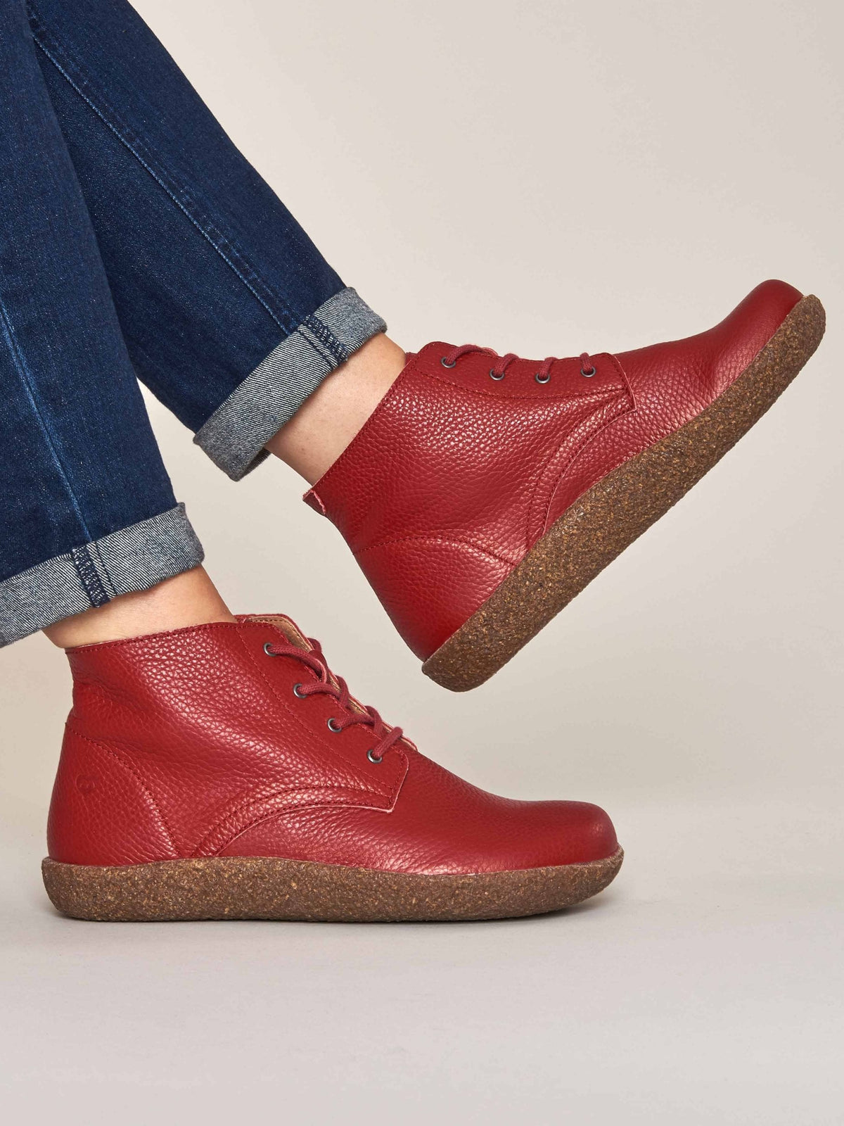 Red cushioned lace-up leather chukka boots - PINEDA RED