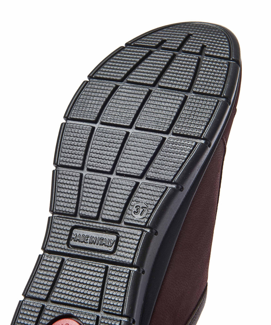 KENSEY ZINFANDEL RED NUBUCK