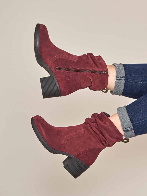 TAYLOR 3 ZINFANDEL RED SUEDE