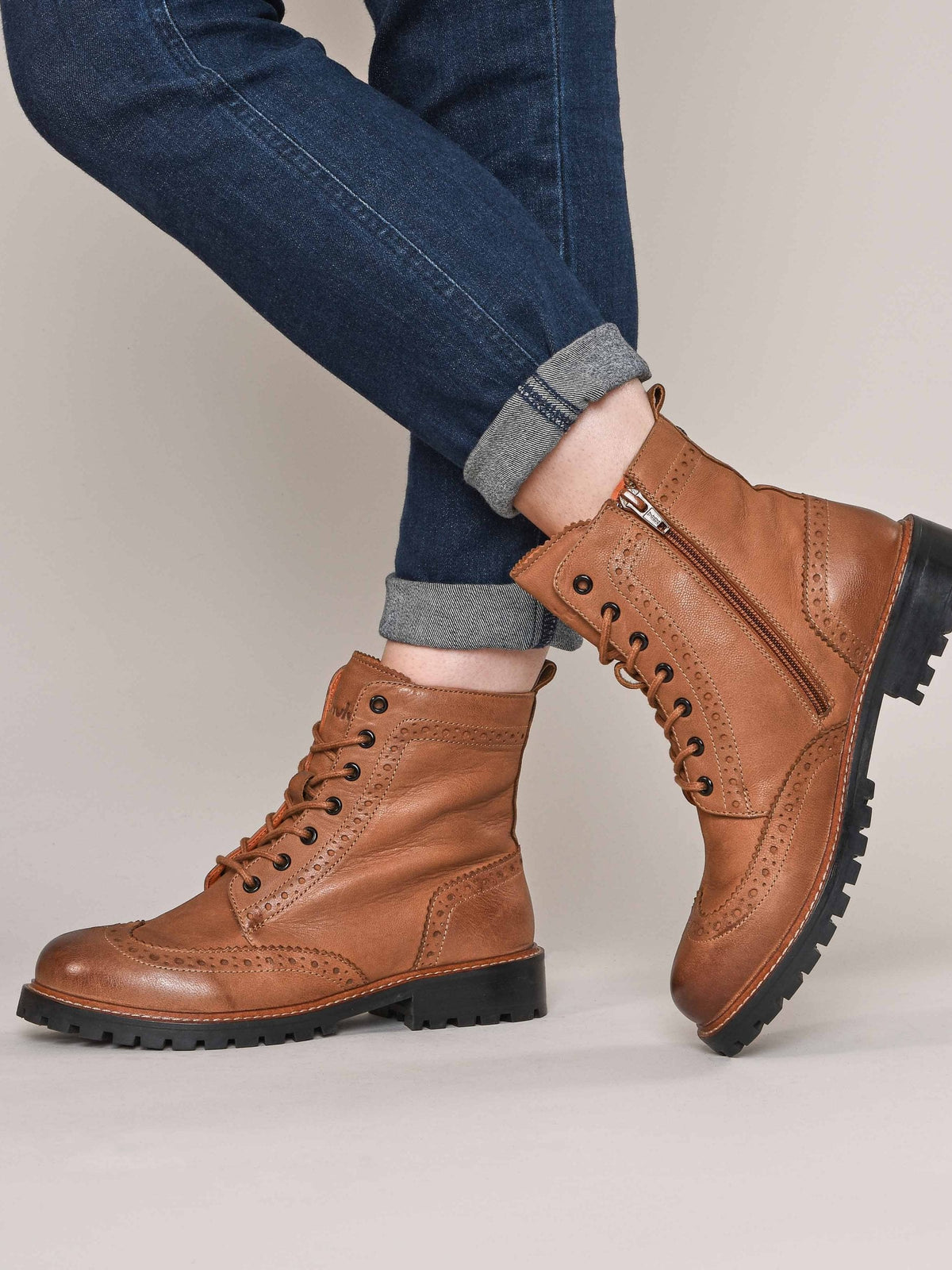 Brown fluffy lined leather brogue boot - FILICO WARMLINED TAN NUBUCK