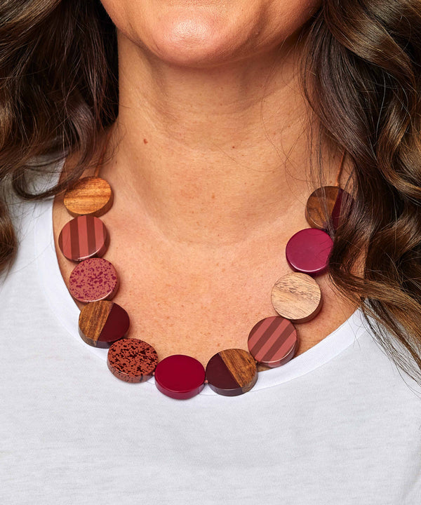 ANGELOU NECKLACE RASPBERRY TONES