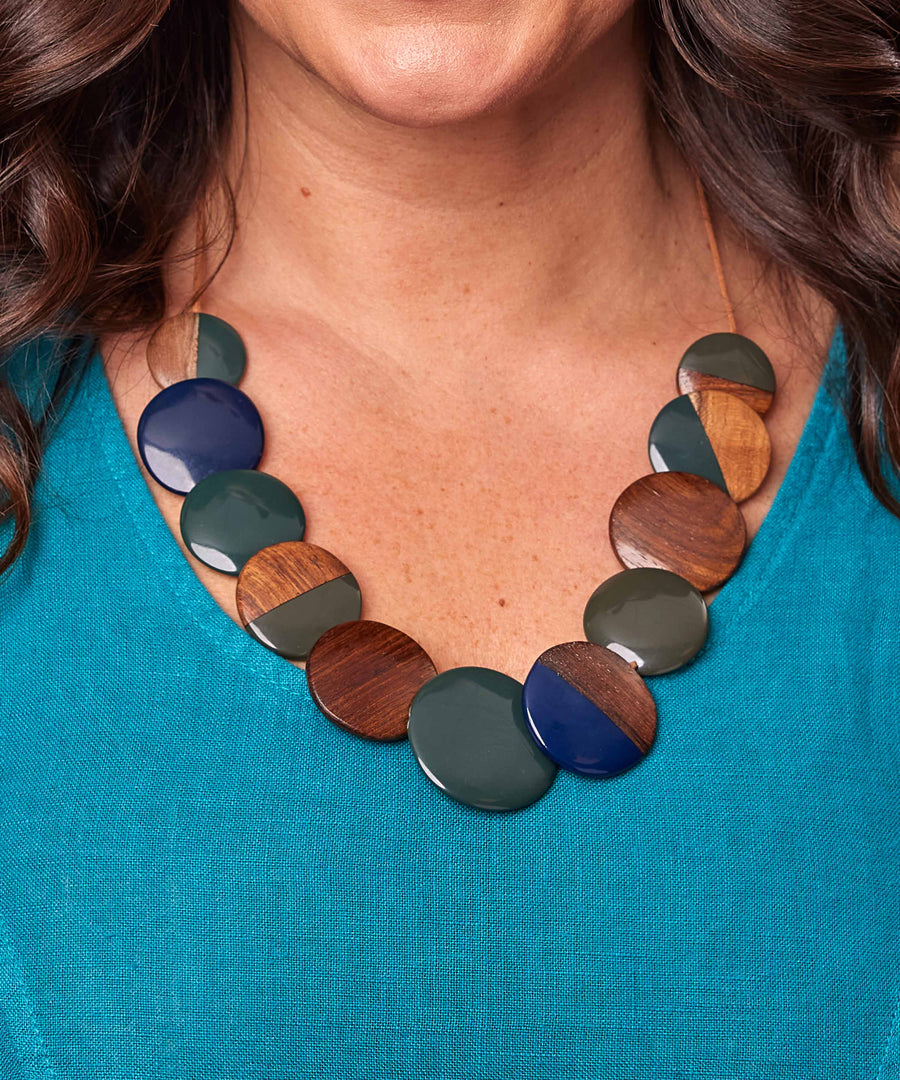 AUSTEN NECKLACE GREEN TONES