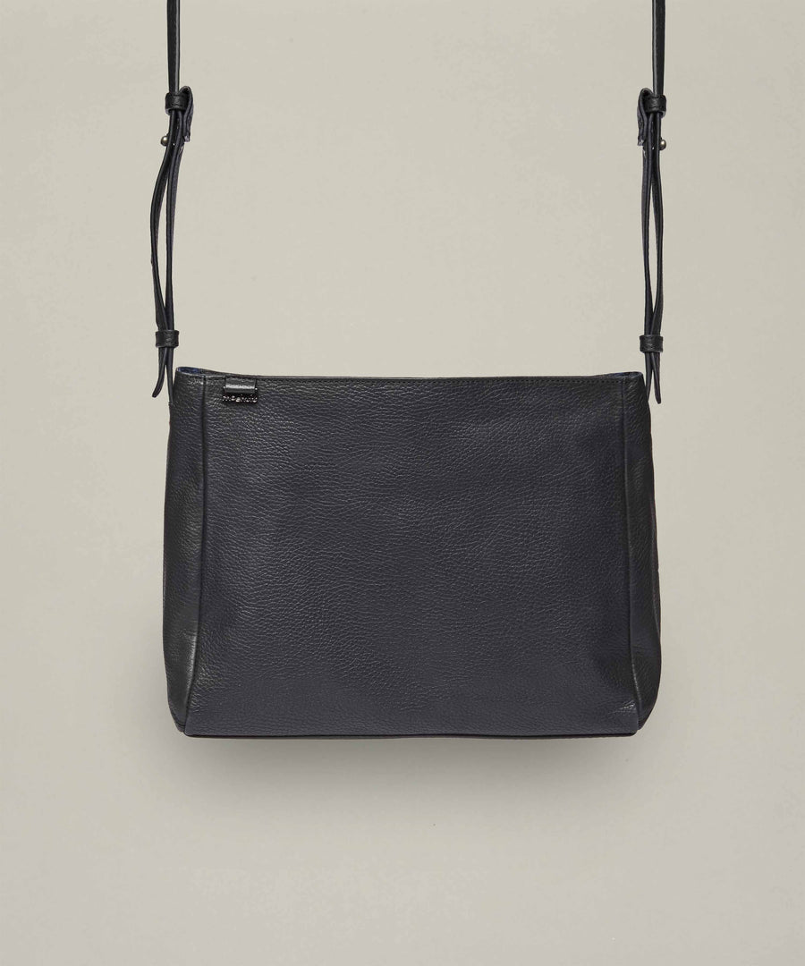 STEEPLE BLACK