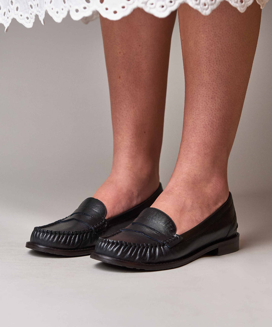 PETREL LEATHER BLACK LEATHER