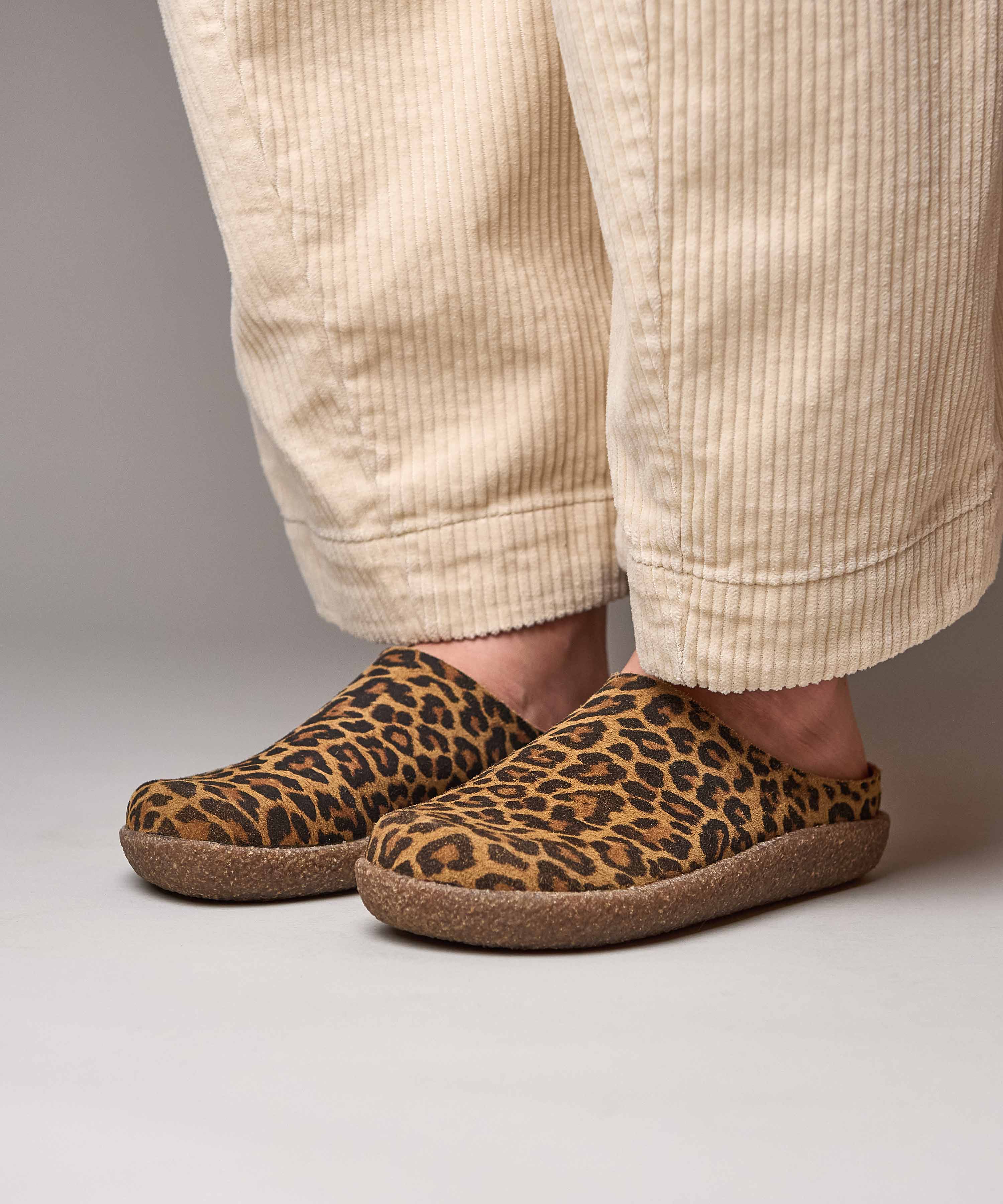 PEVENSEY LEOPARD PRINT | Brown extra cushioned leather clogs