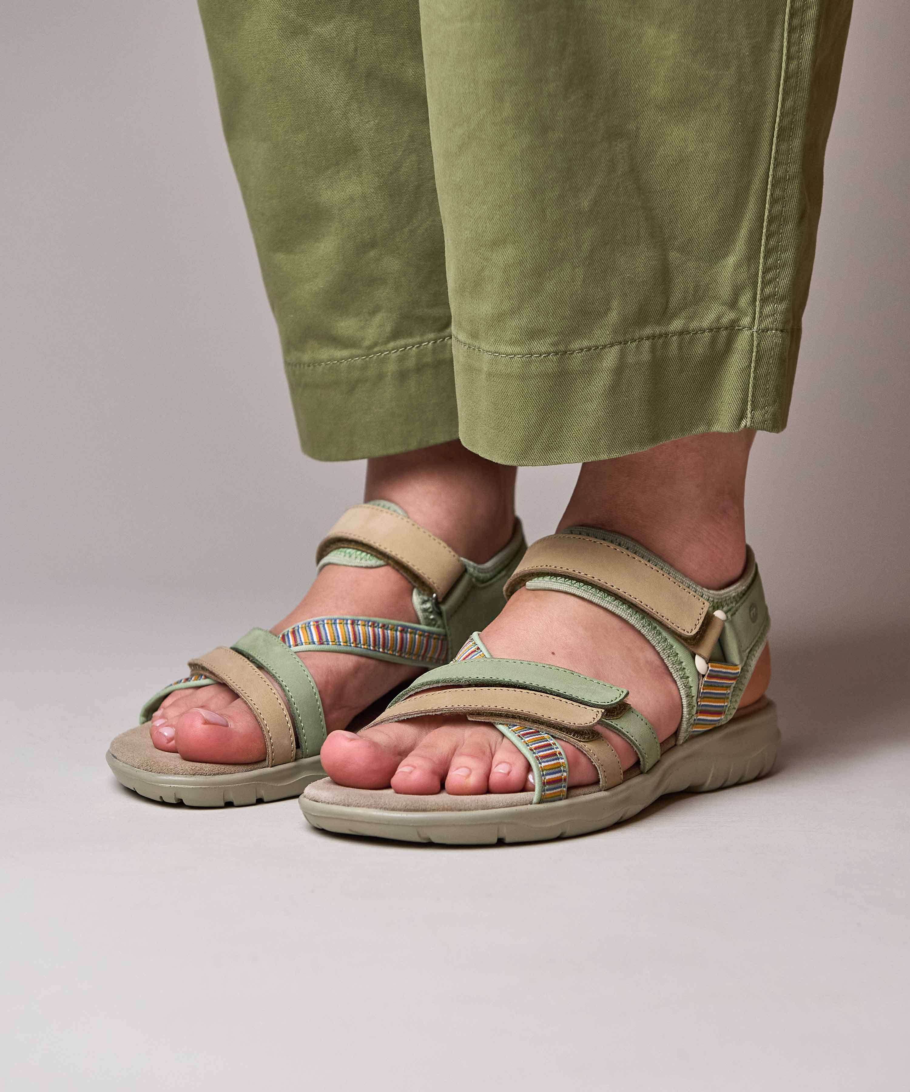 SEVERN SAND NUBUCK | Beige slim multistrap adventure sandals