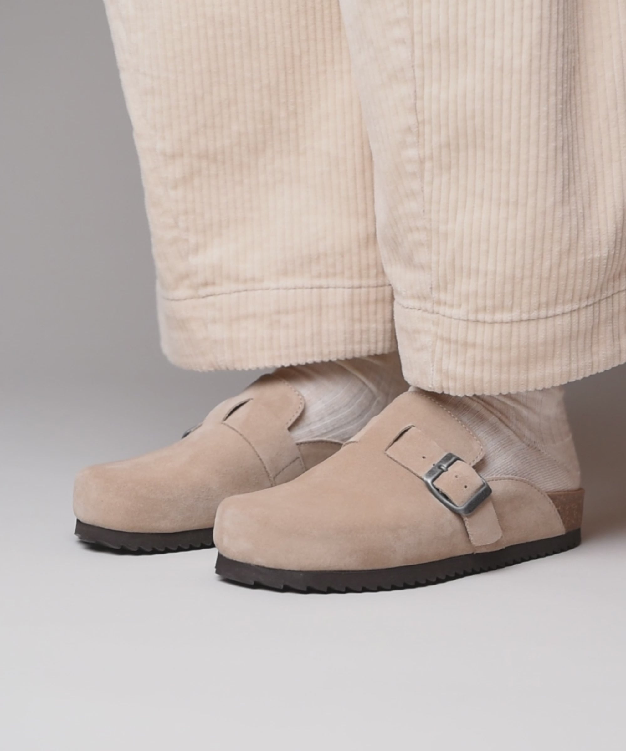 TULIPA 2 ECRU BEIGE SUEDE | Neutral suede cork footbed clogs | Moshulu ...