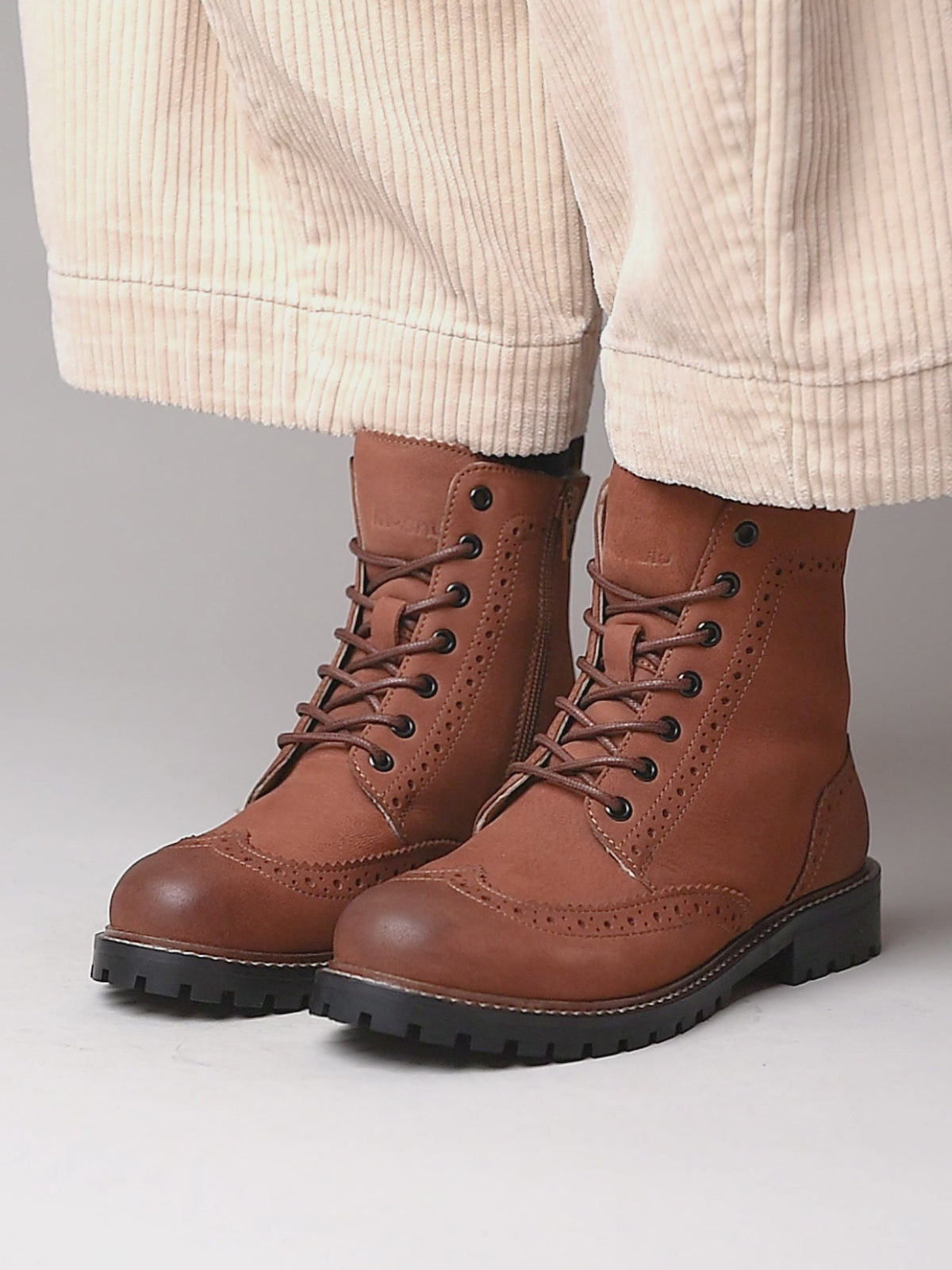 Brown fluffy lined leather brogue boot - FILICO WARMLINED TAN NUBUCK