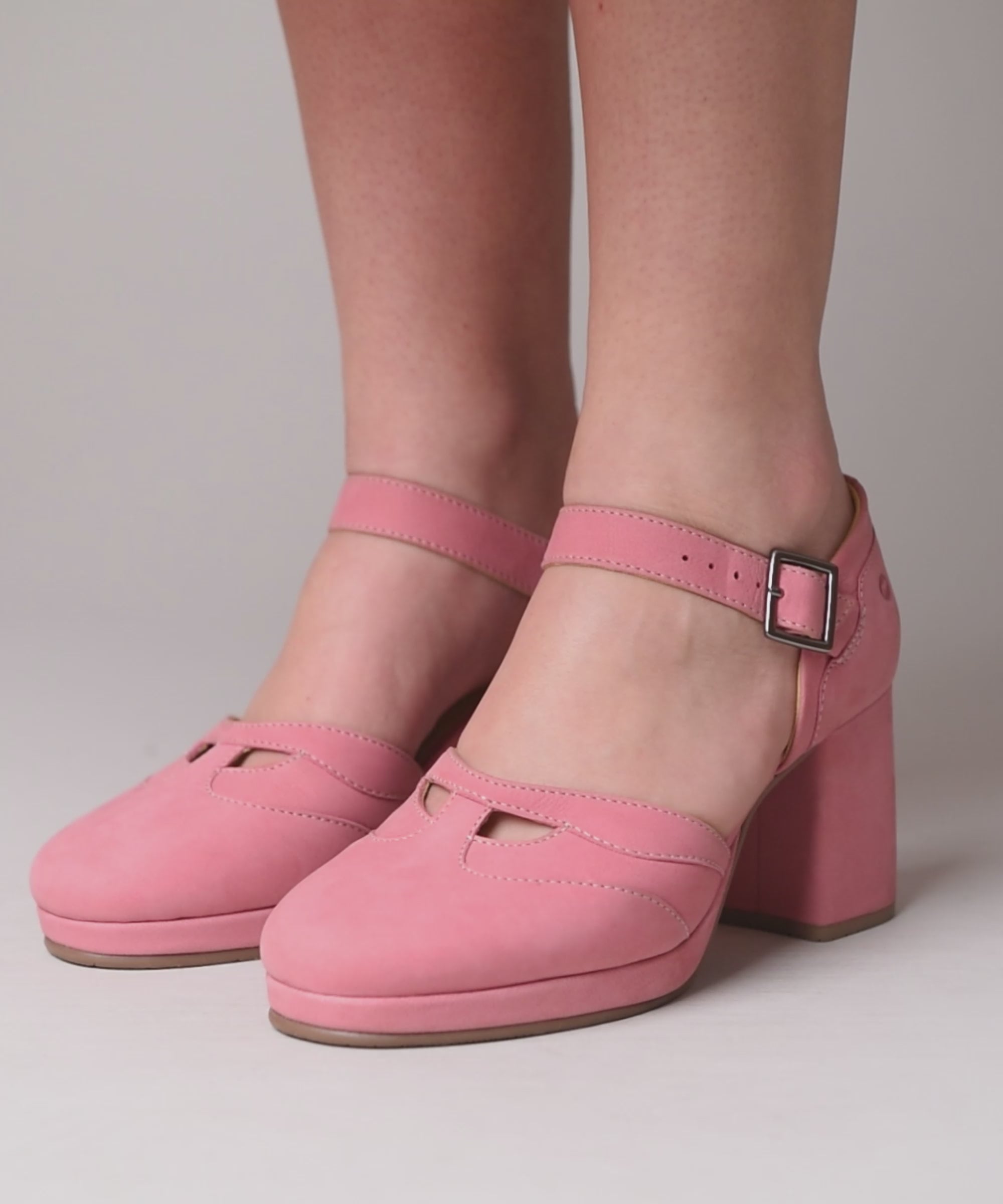 HAZUMI CORAL PINK NUBUCK | Pink closed toe chunky heeled shoes