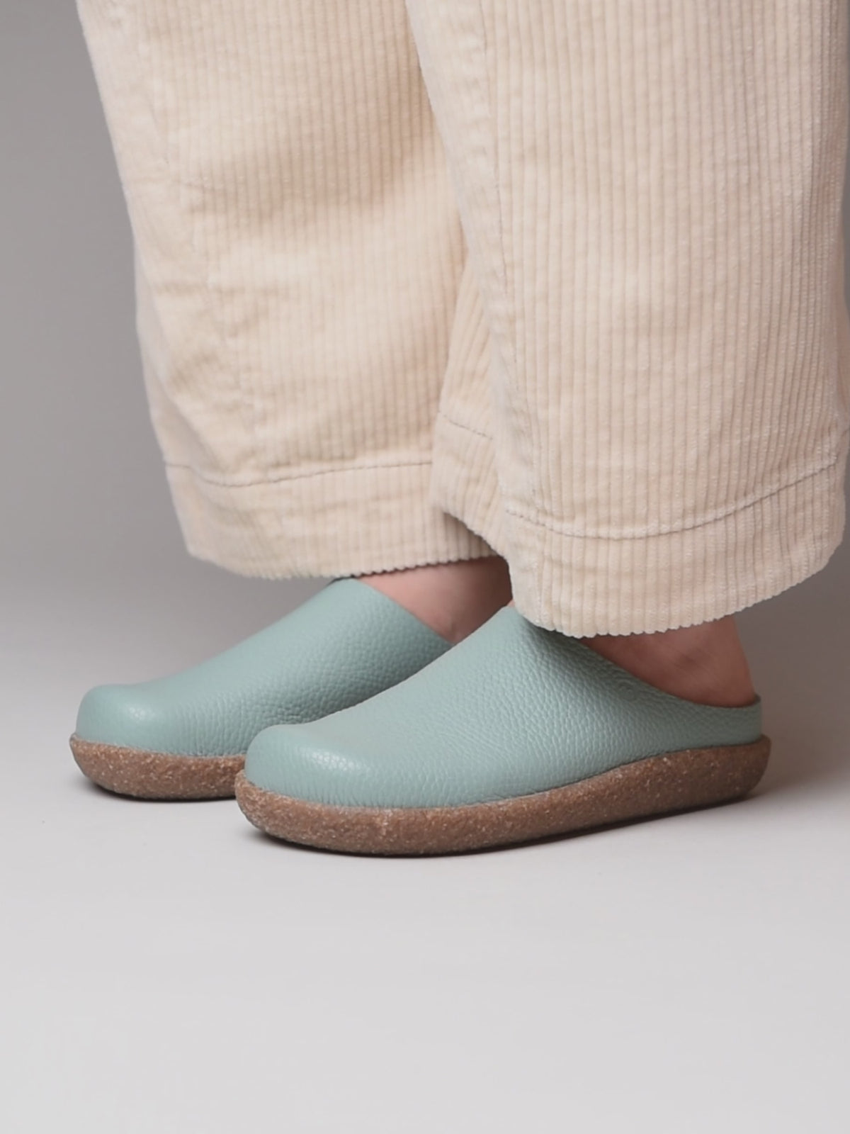 PEVENSEY SEA MIST LEATHER