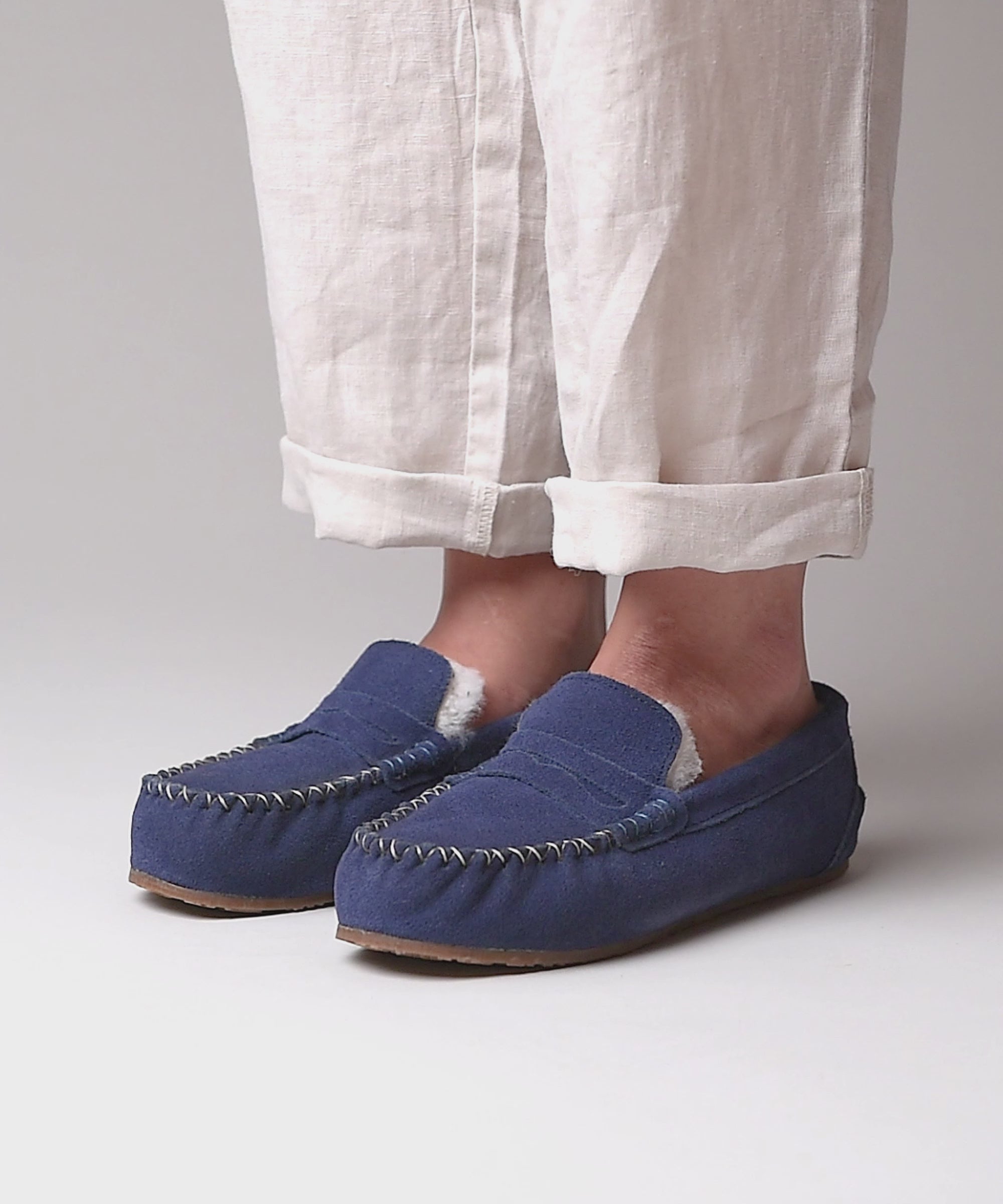JOCUND INDIGO | Blue suede moccasin sheepskin slippers | Moshulu – moshulu